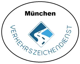 Verkehrssicherung umfasst verschiedene Maßnahmen, die notwendig sind, um die Sicherheit im Straßenverkehr während Baustellen oder anderen Arbeiten im öffentlichen Raum zu gewährleisten. Dazu gehört unter anderem, dass bestimmte Straßen gesperrt werden, um Gefahren für Verkehrsteilnehmer zu vermeiden. Umleitungen werden eingerichtet, um den Verkehrsfluss aufrechtzuerhalten und sicherzustellen, dass Fahrzeuge und Fußgänger sicher an der Baustelle vorbeikommen. Halteverbote werden aufgestellt, um sicherzustellen, dass keine Fahrzeuge in Bereichen parken, die für die Durchführung der Arbeiten benötigt werden oder die den Verkehr behindern könnten. Diese Maßnahmen müssen gemäß den Regelplänen und der Straßenverkehrsordnung (StVO) umgesetzt werden, um sowohl die Sicherheit der Baustelle als auch die der Verkehrsteilnehmer zu gewährleisten. Die ordnungsgemäße Verkehrsicherung ist entscheidend, um Unfälle zu vermeiden und einen reibungslosen Ablauf der Arbeiten zu ermöglichen.